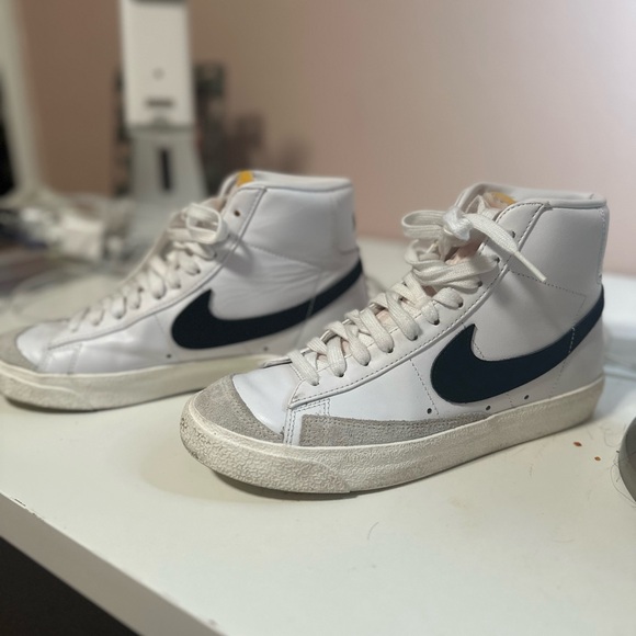 Nike Blazer Mid white and black trainers size 8.5 - Picture 3 of 3